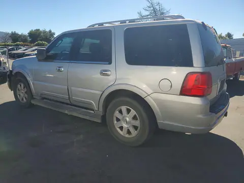 2003 Lincoln Navigator VIN 5LMFU27R23LJ38679 фото 2