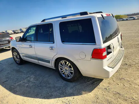 2010 Lincoln Navigator VIN 5LMJJ2J52AEJ09970 фото 2