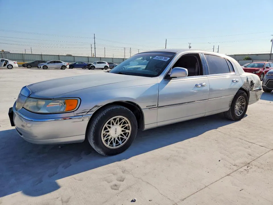 1998 LINCOLN TOWN CAR VIN 1LNFM82W9WY722961 фото 1