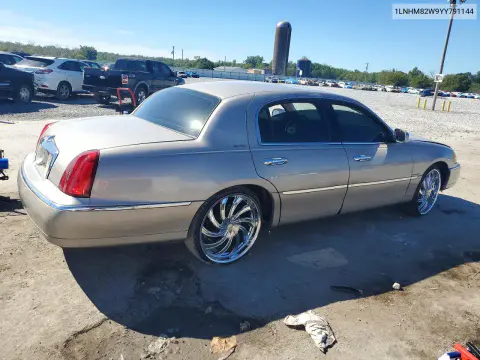 2000 Lincoln Town Car Signature VIN 1LNHM82W9YY791144 фото 3