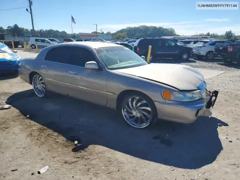 2000 Lincoln Town Car Signature VIN 1LNHM82W9YY791144 фото 4