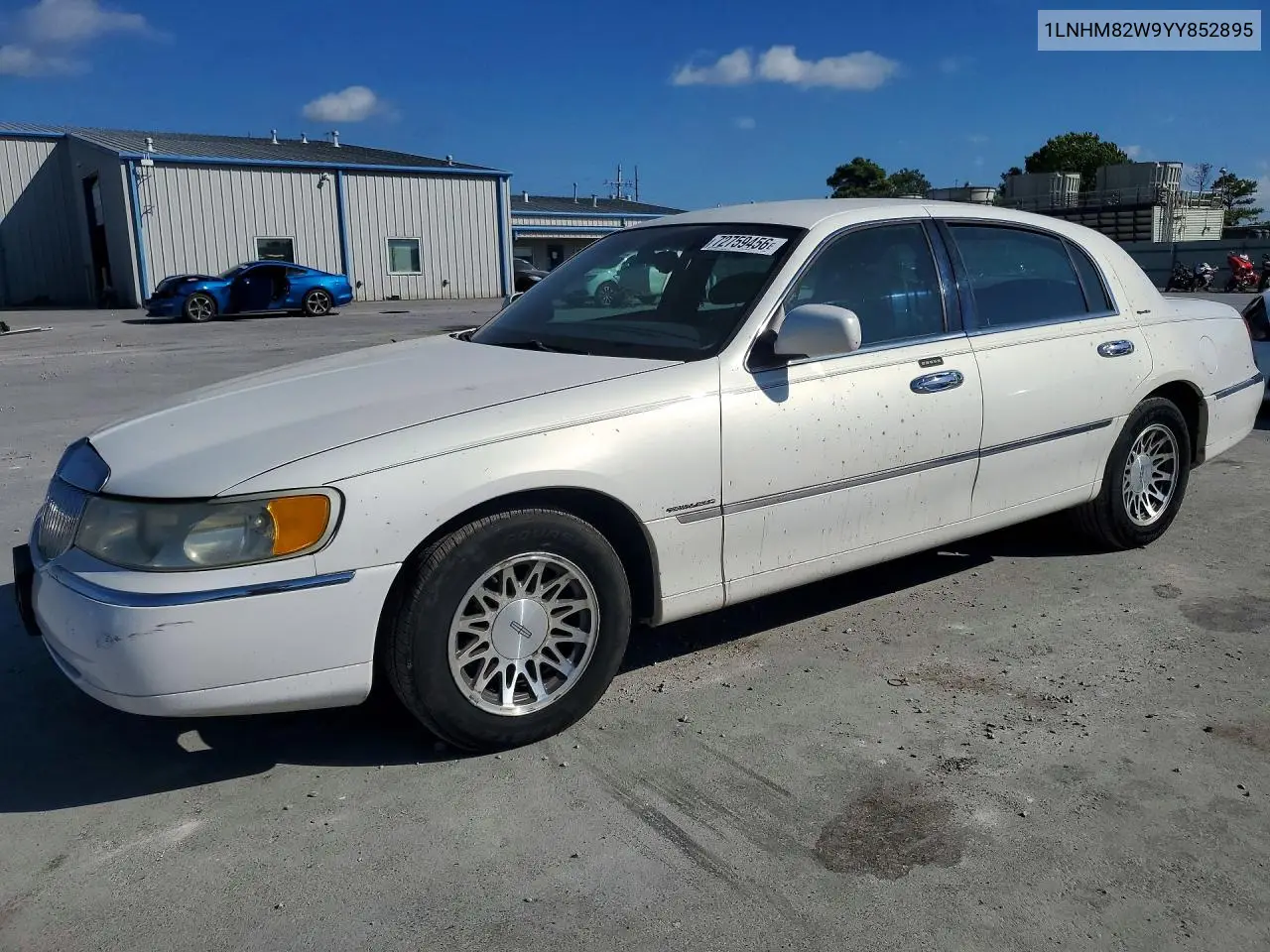 2000 Lincoln Town Car Signature VIN 1LNHM82W9YY852895 фото 1