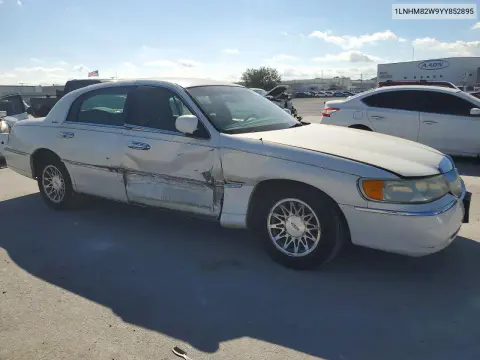 2000 Lincoln Town Car Signature VIN 1LNHM82W9YY852895 фото 4