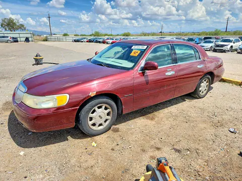 1LNHM82W01Y629795 — 2001 Lincoln Town Car, Боковая часть (Side), фото до ремонта