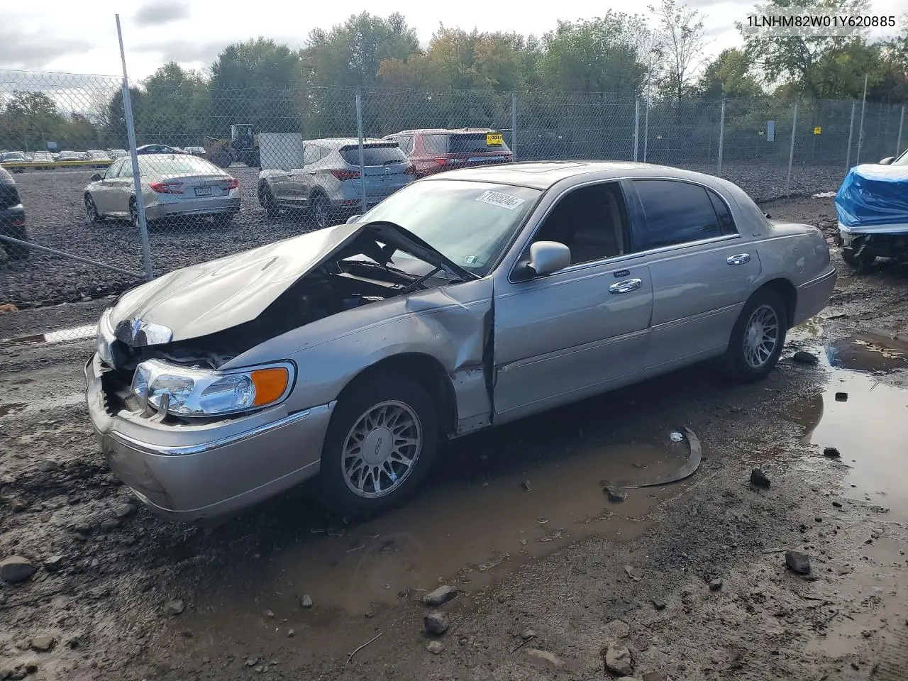 2001 Lincoln Town Car Signature VIN 1LNHM82W01Y620885 фото 1