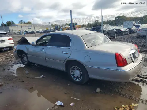 2001 Lincoln Town Car Signature VIN 1LNHM82W01Y620885 фото 2