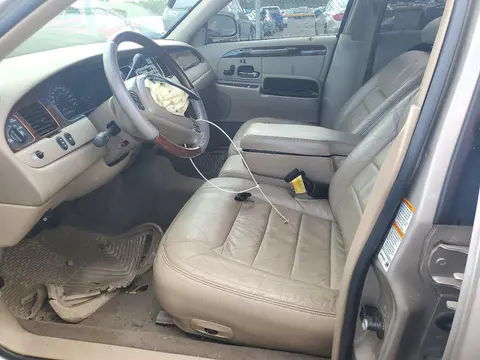 2001 Lincoln Town Car Signature VIN 1LNHM82W01Y620885 фото 7