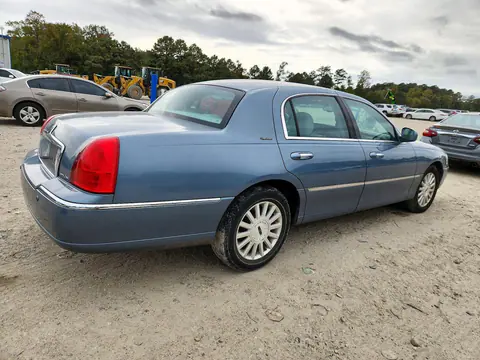 2004 Lincoln Town Car Executive VIN 1LNHM81W14Y682317 фото 3