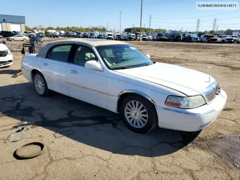 2004 Lincoln Town Car Executive VIN 1LNHM81W54Y614571 фото 4