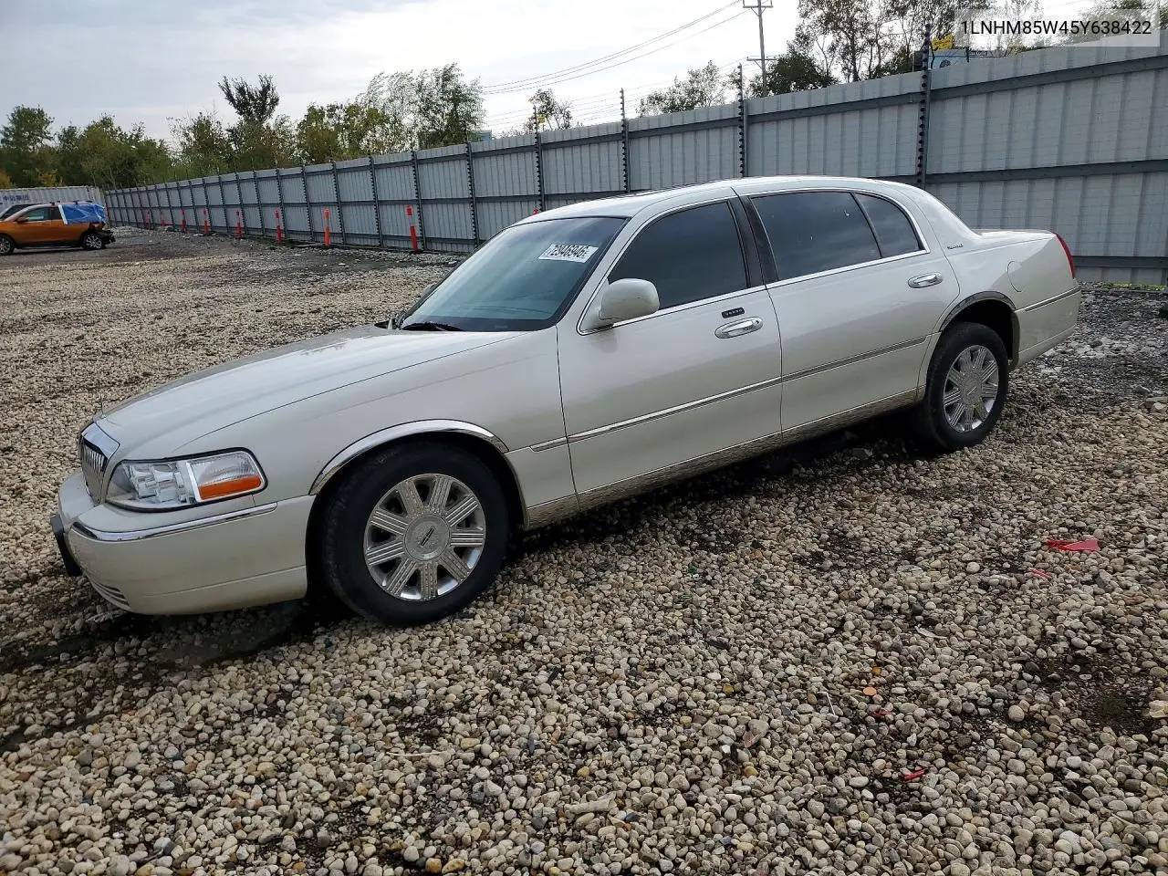 1LNHM85W45Y638422 Lincoln Town Car 2005 — повреждение Боковая часть, фото до ремонта
