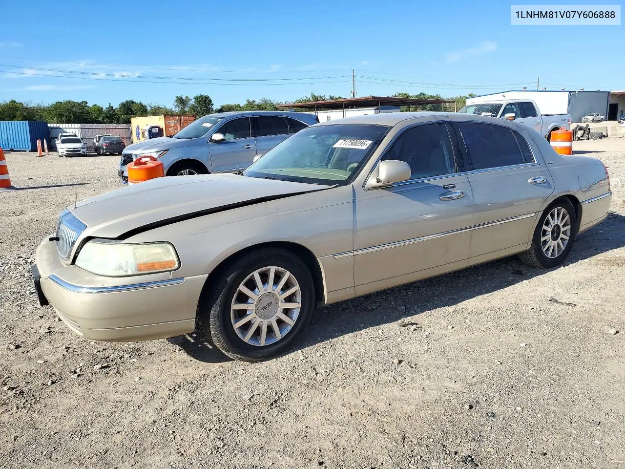 2007 Lincoln Town Car Signature VIN 1LNHM81V07Y606888 фото 1