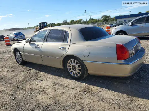 2007 Lincoln Town Car Signature VIN 1LNHM81V07Y606888 фото 2