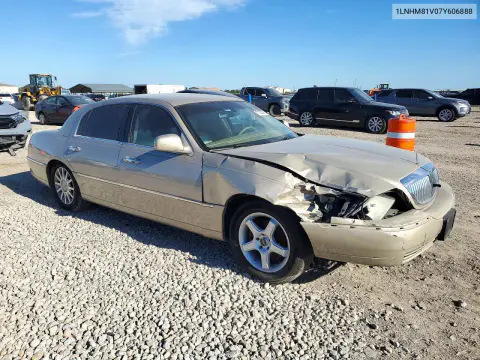 2007 Lincoln Town Car Signature VIN 1LNHM81V07Y606888 фото 4