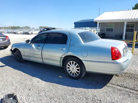 2007 Lincoln Town Car Signature VIN 1LNHM81V57Y623864 фото 2