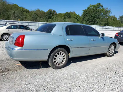 2007 Lincoln Town Car Signature VIN 1LNHM81V57Y623864 фото 3