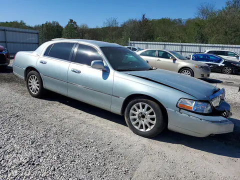 2007 Lincoln Town Car Signature VIN 1LNHM81V57Y623864 фото 4