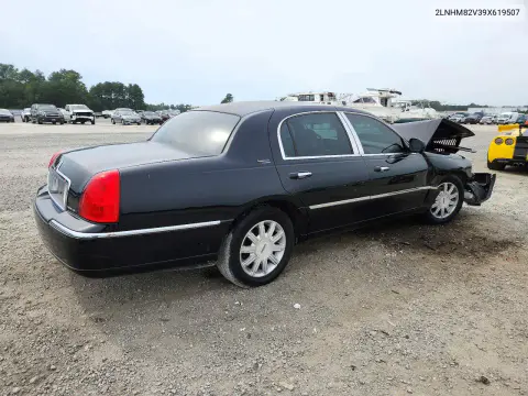 2009 Lincoln Town Car Signature Limited VIN 2LNHM82V39X619507 фото 3