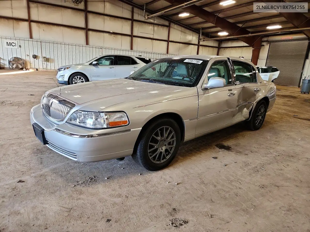 2011 Lincoln Town Car Signature Limited VIN 2LNBL8CV1BX754255 фото 1