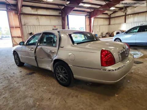 2011 Lincoln Town Car Signature Limited VIN 2LNBL8CV1BX754255 фото 2
