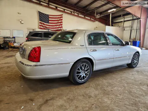 2011 Lincoln Town Car Signature Limited VIN 2LNBL8CV1BX754255 фото 3