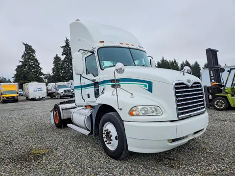 1M1AK01YX7N005447 — 2007 Mack 600, Механические повреждения (Mechanical), фото до ремонта