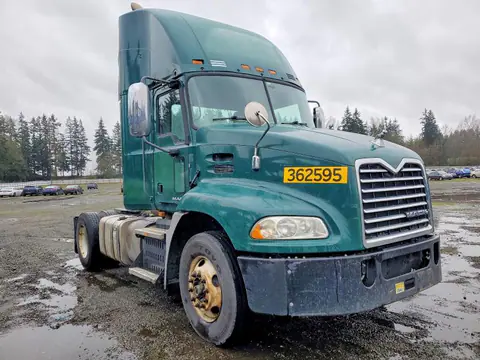 1M1AW01X4HM009903 — 2017 Mack 600, Передняя часть (Front End), фото до ремонта