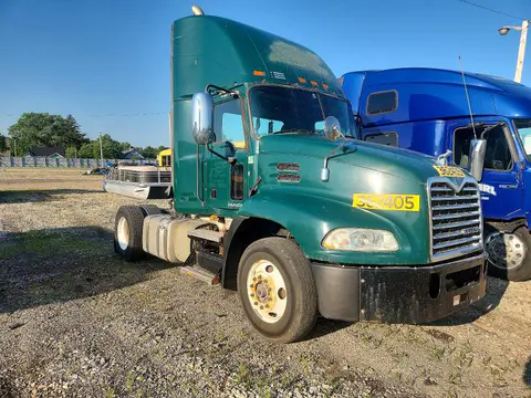 1M1AW01XXHM009713 — 2017 Mack Unknown, Мелкие вмятины и царапины (Minor Dent/Scratches), фото до ремонта