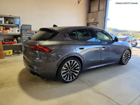 2023 Maserati Grecale Modena VIN ZN682AVM7P7434446 фото 3