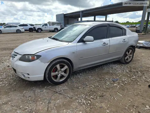 JM1BK123241209420 — 2004 Mazda 3, Задняя часть, фото до ремонта