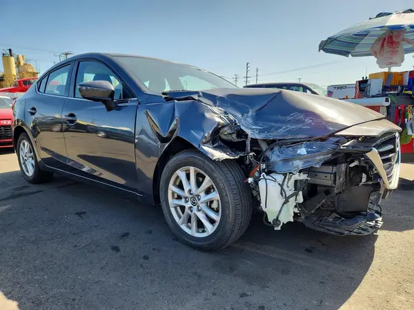 JM1BM1V79G1292941 — 2016 Mazda 3, фото 4 с аукциона Copart, Передняя часть