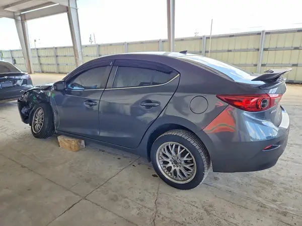 JM1BM1W38G1289394 — 2016 Mazda 3, фото 2 с аукциона Copart, Передняя часть