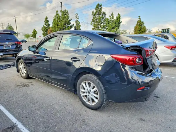 JM1BM1U72G1320449 — 2016 Mazda 3, фото 2 с аукциона Copart, Задняя часть