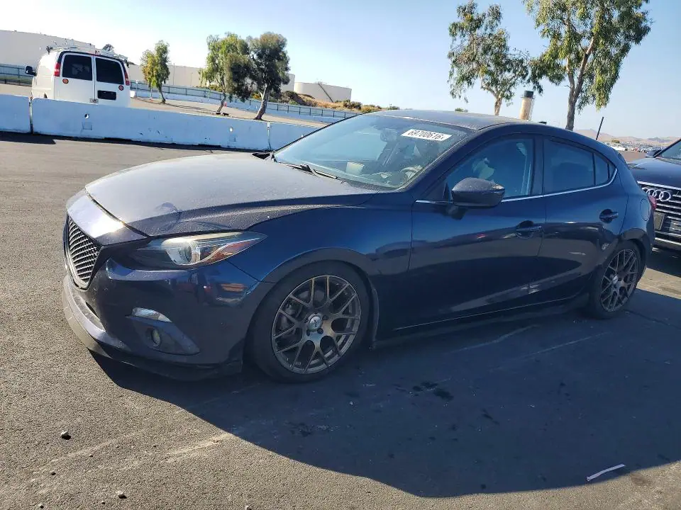 JM1BM1N38G1317552 Mazda 3 2016 — повреждение Задняя часть, фото до ремонта