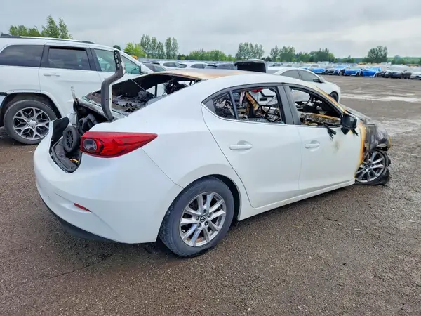 JM1BN1V73H1113999 — 2017 Mazda 3, фото 3 с аукциона Copart 01.10.2026, Пожар