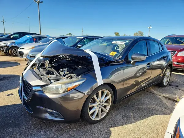 JM1BN1M30H1142391 — 2017 Mazda 3, Передняя часть (Front End), фото до ремонта