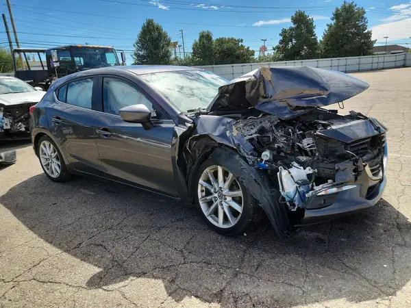 JM1BN1M30H1142391 — 2017 Mazda 3, фото 4 с аукциона Copart, Передняя часть