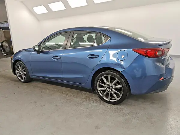 3MZBN1V33JM257880 — 2018 Mazda 3, фото 2 с аукциона Copart 06.10.2026, Передняя часть