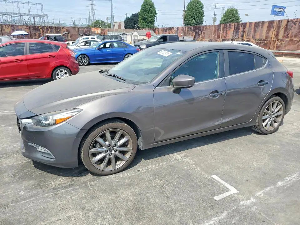 3MZBN1L32JM176484 Mazda 3 2018 — повреждение Мелкие вмятины и царапины, фото до ремонта