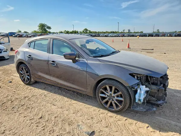 3MZBN1L33JM274391 — 2018 Mazda 3, фото 4 с аукциона Copart, Передняя часть