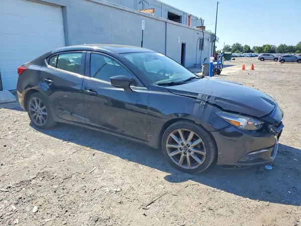 3MZBN1W39JM233047 — 2018 Mazda 3, фото 4 с аукциона Copart, Передняя часть