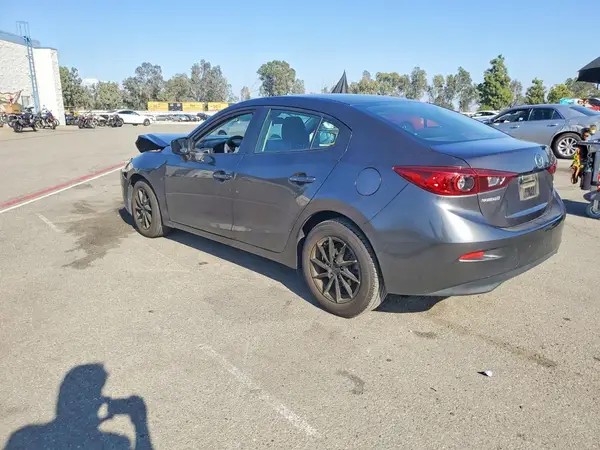 3MZBN1U74JM192056 — 2018 Mazda 3, фото 2 с аукциона Copart 29.09.2026, Передняя часть
