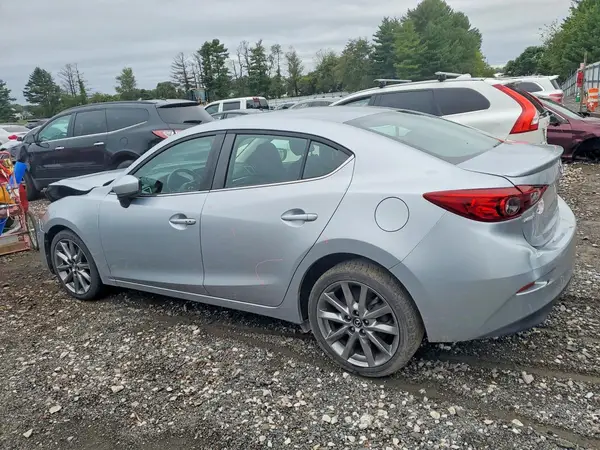 3MZBN1V36JM170331 — 2018 Mazda 3, фото 2 с аукциона Copart, Передняя часть