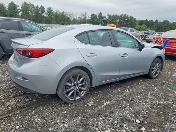 3MZBN1V36JM170331 — 2018 Mazda 3, фото 3 с аукциона Copart, Передняя часть