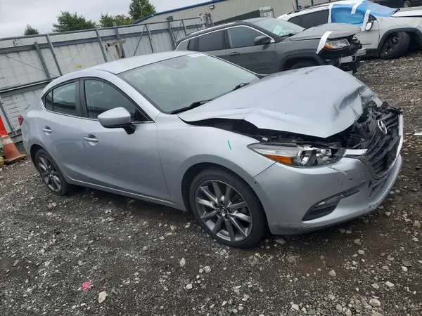 3MZBN1V36JM170331 — 2018 Mazda 3, фото 4 с аукциона Copart, Передняя часть