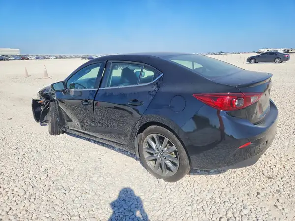 3MZBN1V30JM269968 — 2018 Mazda 3, фото 2 с аукциона Copart, Боковая часть