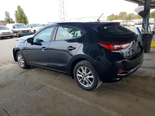 3MZBN1K70JM226450 — 2018 Mazda 3, фото 2 с аукциона Copart, Передняя часть