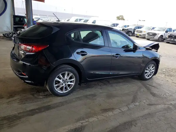 3MZBN1K70JM226450 — 2018 Mazda 3, фото 3 с аукциона Copart, Передняя часть