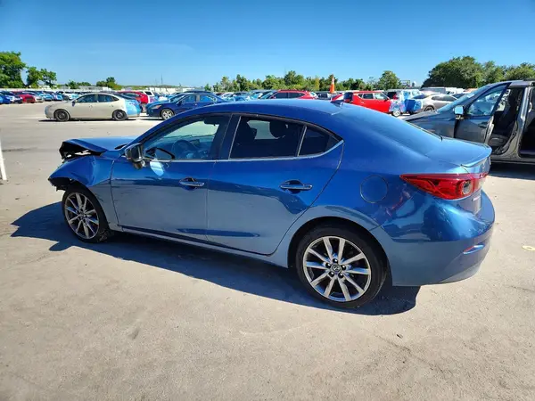 3MZBN1V35JM158459 — 2018 Mazda 3, фото 2 с аукциона Copart, Передняя часть
