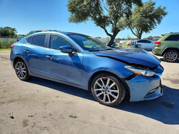 3MZBN1V35JM158459 — 2018 Mazda 3, фото 4 с аукциона Copart, Передняя часть