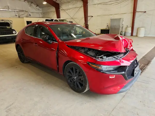 JM1BPBJY8M1335351 — 2021 Mazda 3, фото 4 с аукциона Copart, Передняя часть